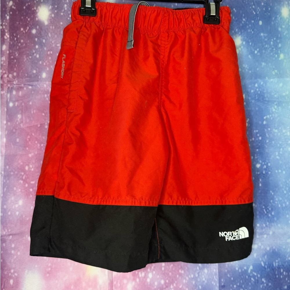 Boys The North Face board shorts 🛍
